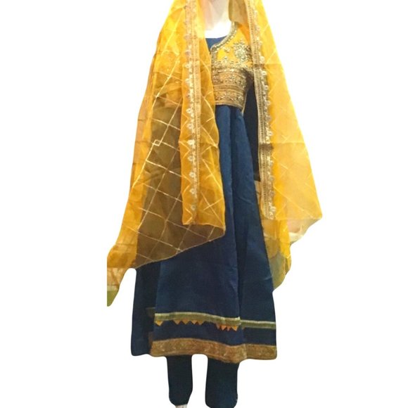 Fancy Embroidered 4 Pcs Dress - Frock Style shirt, Waist Coat - Dupatta and Trou - Picture 3 of 6